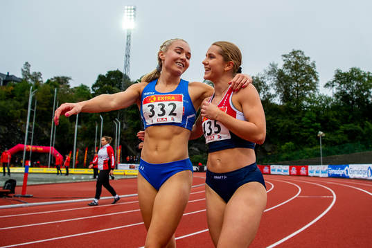 Ingvild Meinseth and Helene Rønningen celebrate