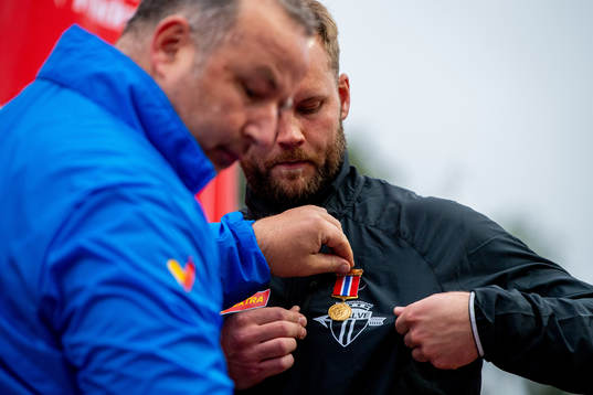 Eivind Henriksen receives the Norwegian Athletics