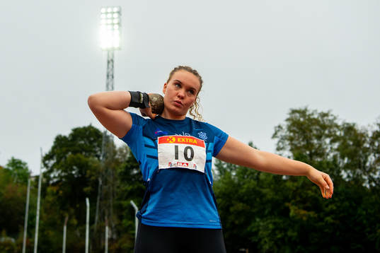 Elisabeth Thon Rosvold competes to win the women's shot put