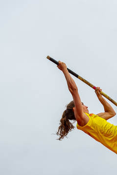 Lene Retzius competes to win the women's pole vault final