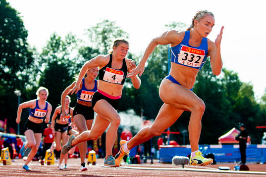 Henriette Jæger and Ingvild Meinseth compete in women’s