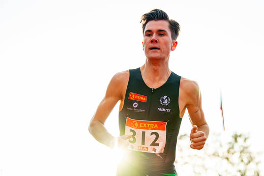 Jakob Ingebrigtsen competes to win men’s 1500 meter final
