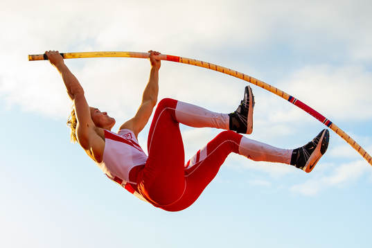 Sondre Guttormsen competes to win the men’s pole vault