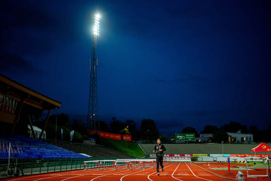 Jakob Ingebrigtsen runs at an empty stadium