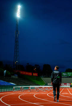 Jakob Ingebrigtsen runs at an empty stadium