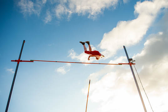 Sondre Guttormsen competes to win the men’s pole vault