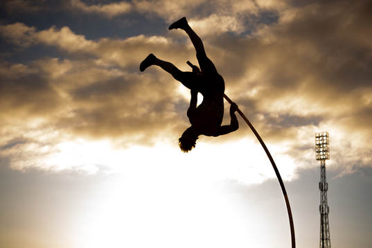 Sondre Guttormsen competes to win the men’s pole vault