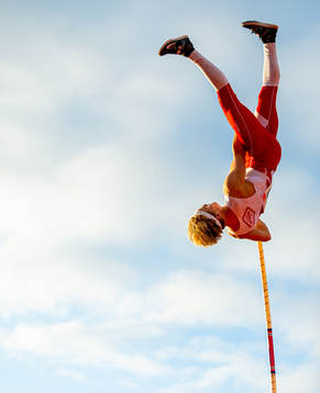 Sondre Guttormsen competes to win the men's pole vault final