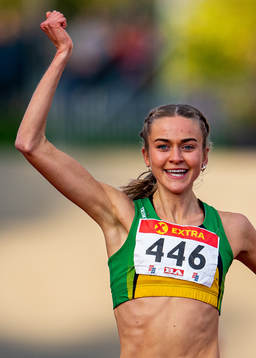 Amalie Sæten celebrates winning the women’s 1500 meter