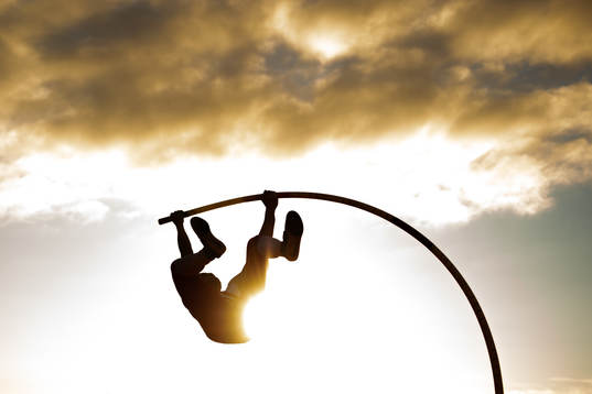 Sondre Guttormsen competes to win the men’s pole vault