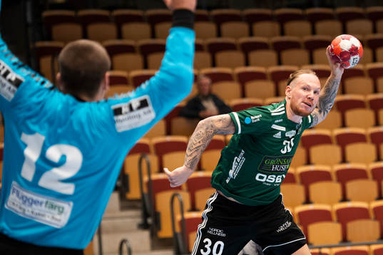 Helsingborgs Emil Hansson och IFK Ystads målvakt Måns