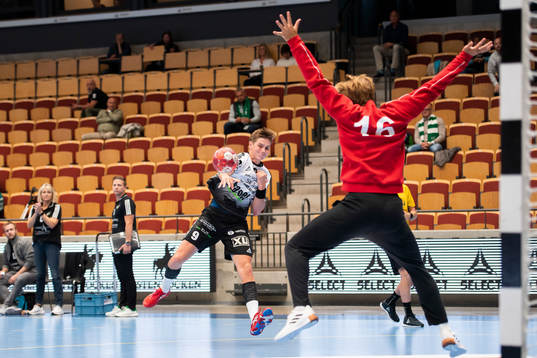 IFK Ystads Linus Fernebrand och Helsingborgs målvakt Linus