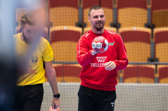 Helsingborgs målvakt Michael Andersson jublar