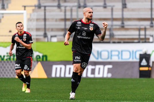 Kalmars Douglas Bergqvist jublar