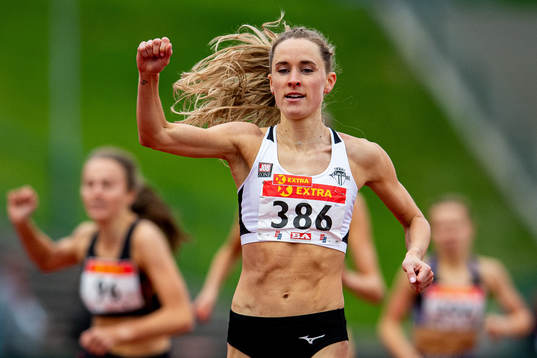 Hedda Hynne celebrates winning the women’s 800 meter final