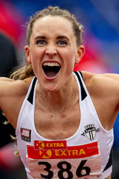 Hedda Hynne celebrates