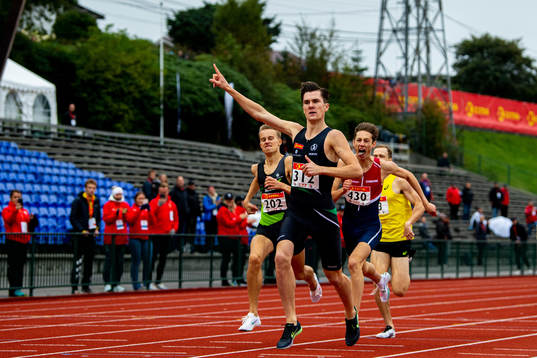 Jakob Ingebrigtsen celebrates winning the men’s 800 meter