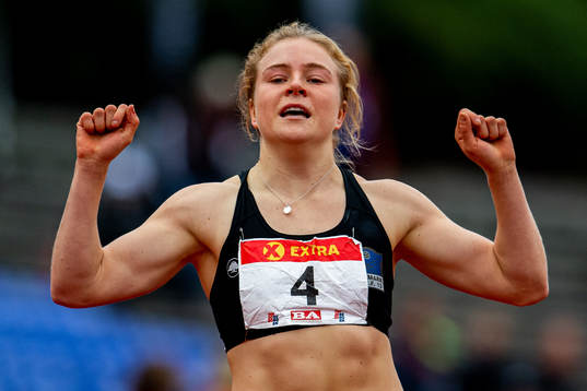 Henriette Jæger celebrates winning the women’s 200 meter
