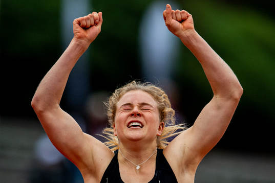 Henriette Jæger celebrates winning the women’s 200 meter