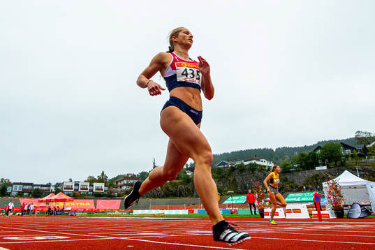 Helene Rønningen comeptes in the women’s 200 meter final