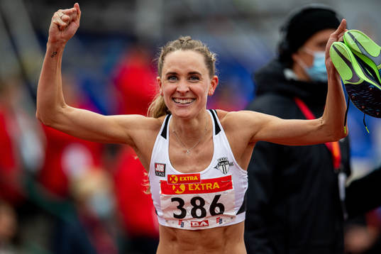 Hedda Hynne celebrates