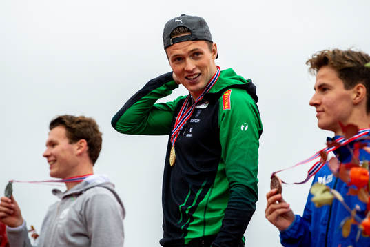 Karsten Warholm with his gold medal