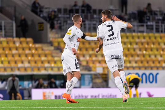 Häckens Alexander Faltsetas jublar med målskytten till