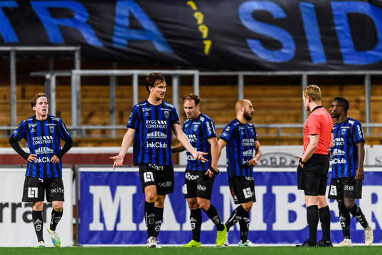 Sirius Hjalmar Ekdal reagerar på domaren