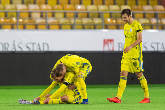 Sundsvalls Pontus Engblom kramas om av Tobias Eriksson