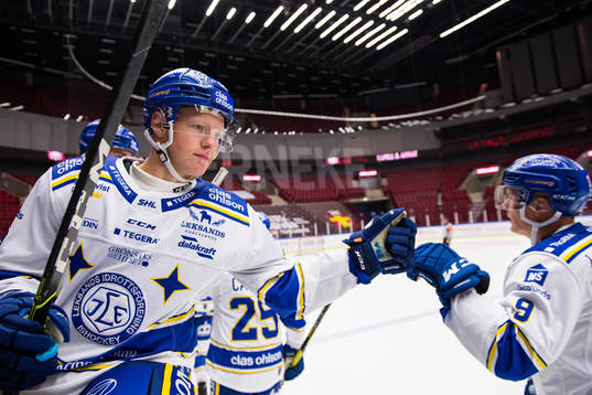 Leksands Emil Heineman jublar med lagkamrater