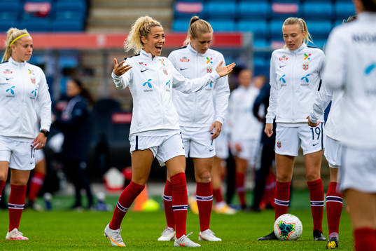 Celin Bizet Ildhusøy of Norway warms up