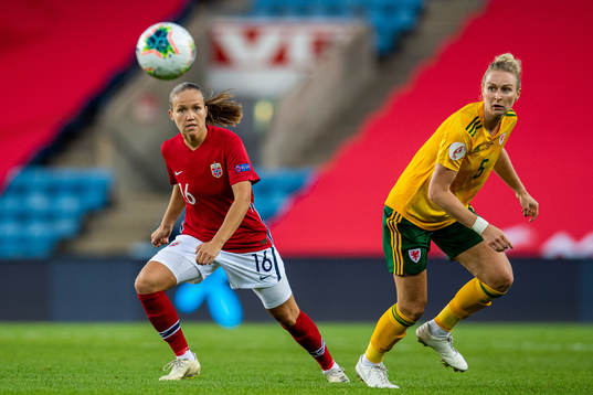 Guro Reiten of Norway and Rhiannon Roberts of Wales