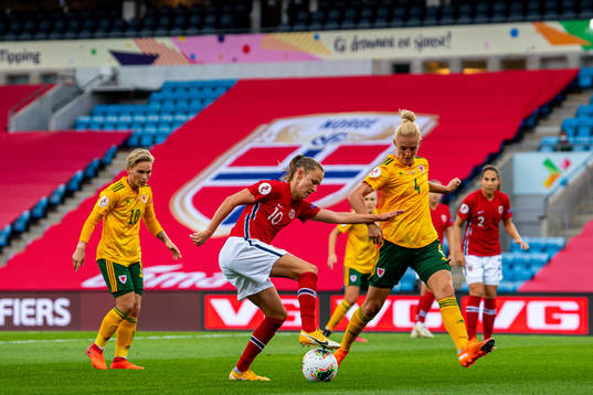 Caroline Graham Hansen of Norway and Sophie Ingle of Wales