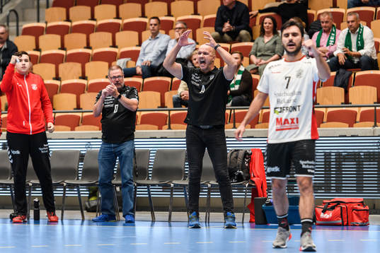 Guifs tränare Zoran Roganovic jublar