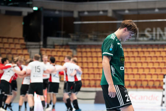 Helsingborgs Johan Palm deppar medan Guifs spelare jublar i