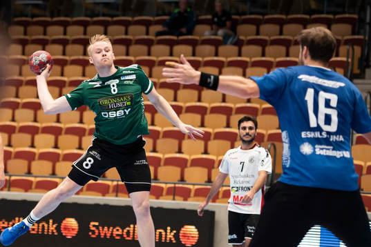 Helsingborgs Emil Lindkvist och Guifs målvakt Daniel Freyr