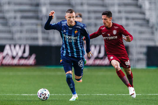 Fredrik Ulvestad of Djurgården and Mario Rondon of CFR Cluj
