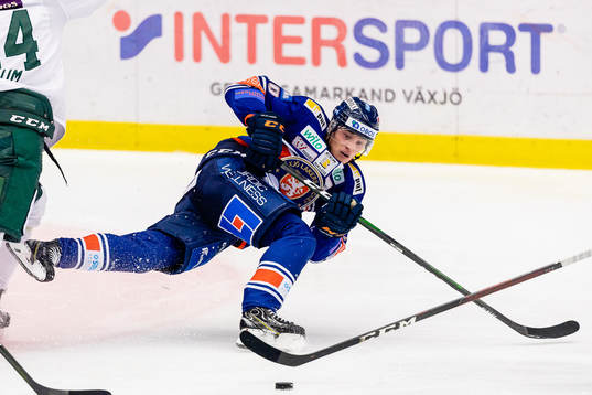 Växjös Pontus Holmberg faller