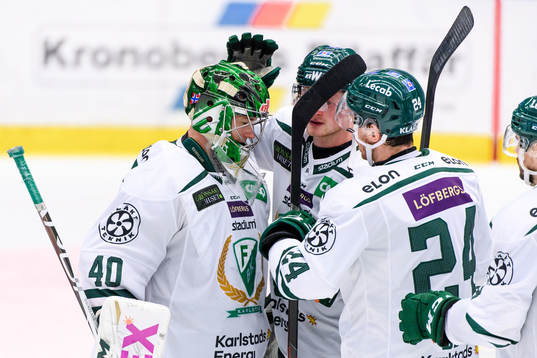 Färjestads målvakt Henrik Haukeland jublar