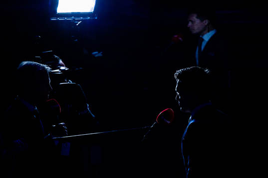 Cmore kommentator Niklas Wikegård intervjuar Växjös