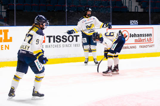 s Kennedy Marchment (m) deppar med lagkamrater