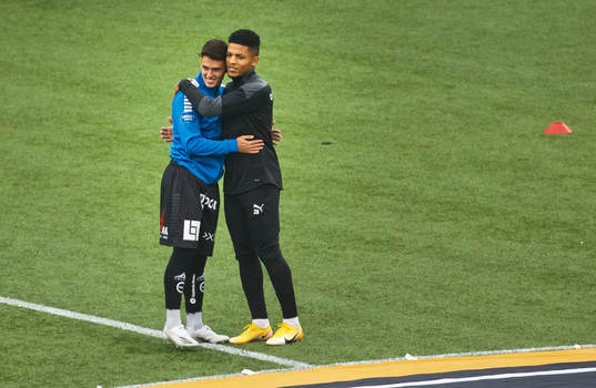 Sirius Laorent Shabani och Örebros Romain Gall