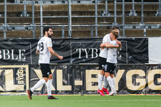 Örebros Rasmus Karjalainen jublar