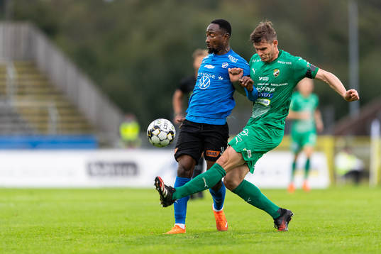 Halmstads Sadat Karim och Ljungskiles Adam Rosén