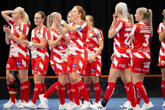 Pixbos Ida Sundberg och lagkamrater jublar