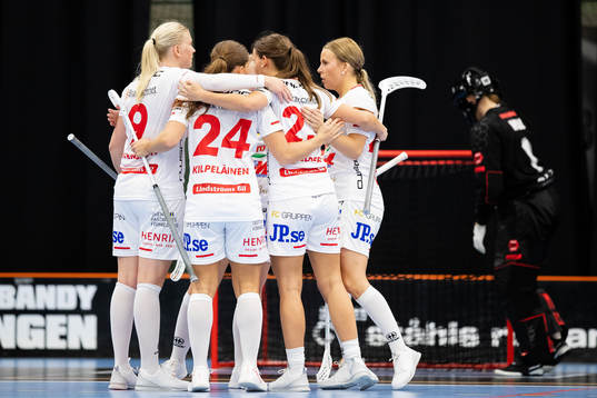 Jönköpings Gabriella Strandberg jublar med lagkamrater