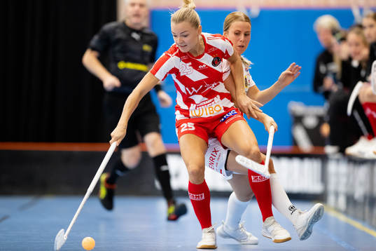 Pixbos Mia Karjalainen och Jönköpings Moa Jakobsson