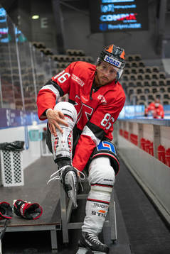 Örebros Mathias Bromé före ishockeymatchen i SHL mellan