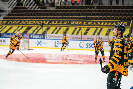 Skellefteås Arvid Lundberg före ishockeymatchen i SHL