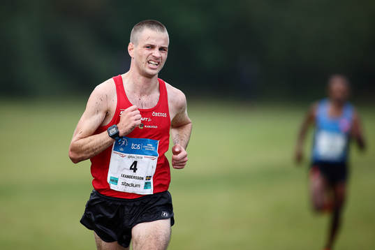Jonas Leandersson, IF Göta, i klass Män 15 km går i mål